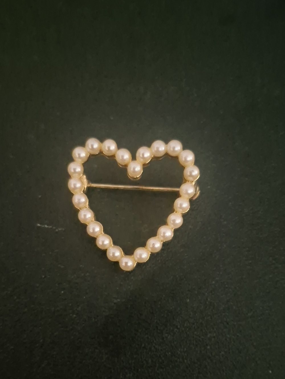 Source Unknown Heart-Shaped Brooch with Pearls - Gold Tone and Pearl